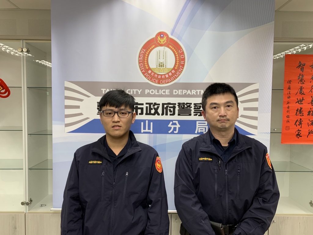 松山分局警備隊警員陳冠廷(左)、警員楊俊良(右)。